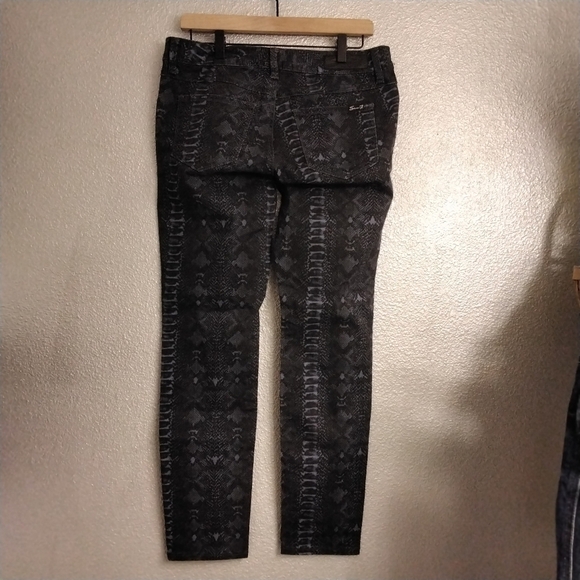 Seven Snakeskin Print Jeans  Size  8 - Picture 2 of 6